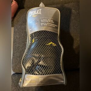 Everlast Black and Yellow Classic Boxing Training Gloves